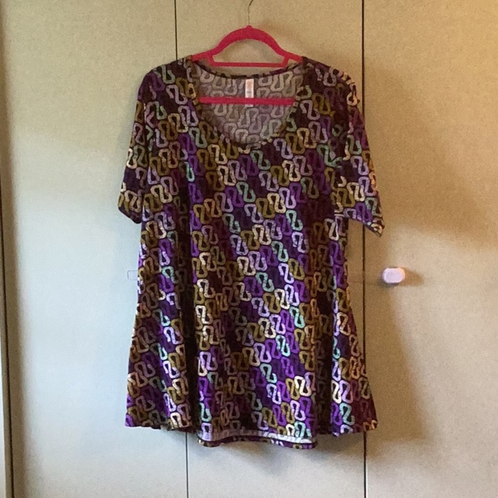 LulaRoe Perfect T Swing Top